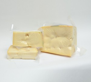 Queso Mashdam en la selección de queso de charcutería Mi Encina
